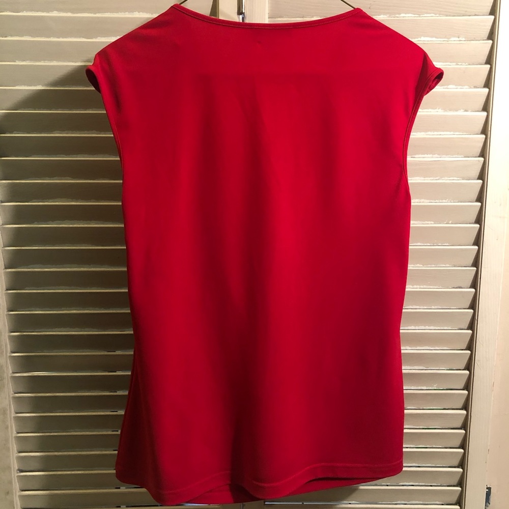 Red sleeveless cowl-neck blouse with zipper detail - Picture 4 of 4